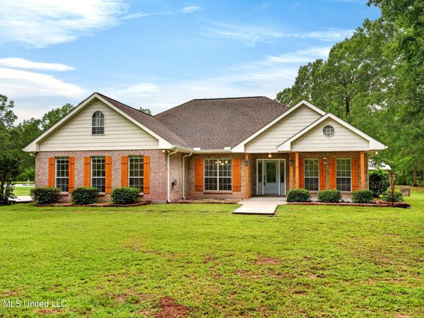 17 Jm Carnell Road, Poplarville, MS 39470