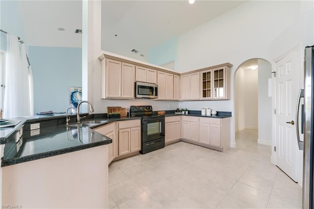 8864 New Castle Dr, Fort Myers, FL 33908 Photo