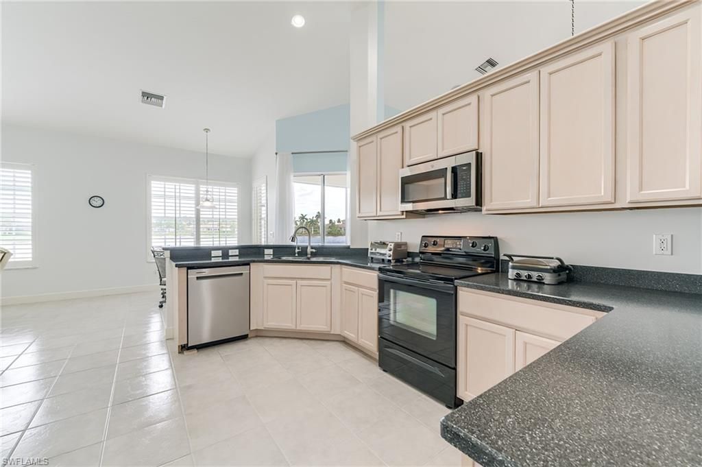 8864 New Castle Dr, Fort Myers, FL 33908 Photo
