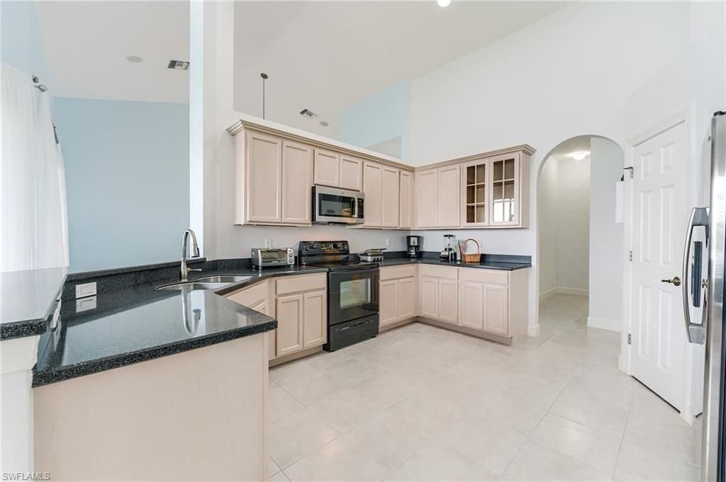 8864 New Castle Dr, Fort Myers, FL 33908 Photo