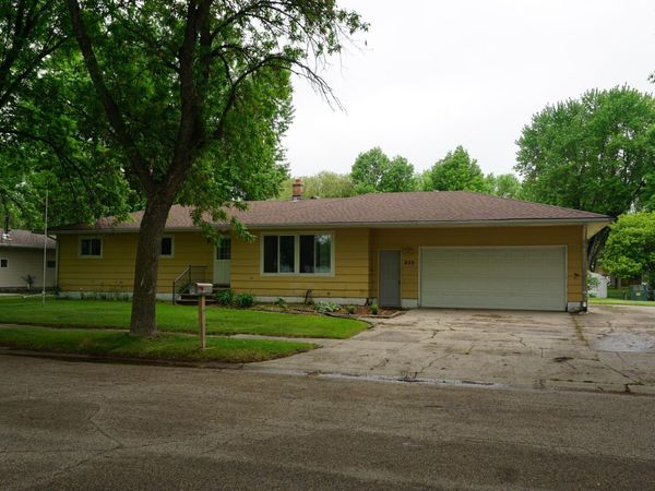 405 10th Street SE, Barnesville, MN 56514