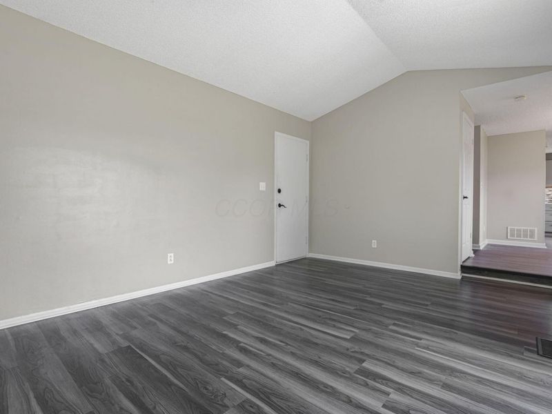 5383 Chaumonte Avenue, Columbus, OH 43232 Photo 24