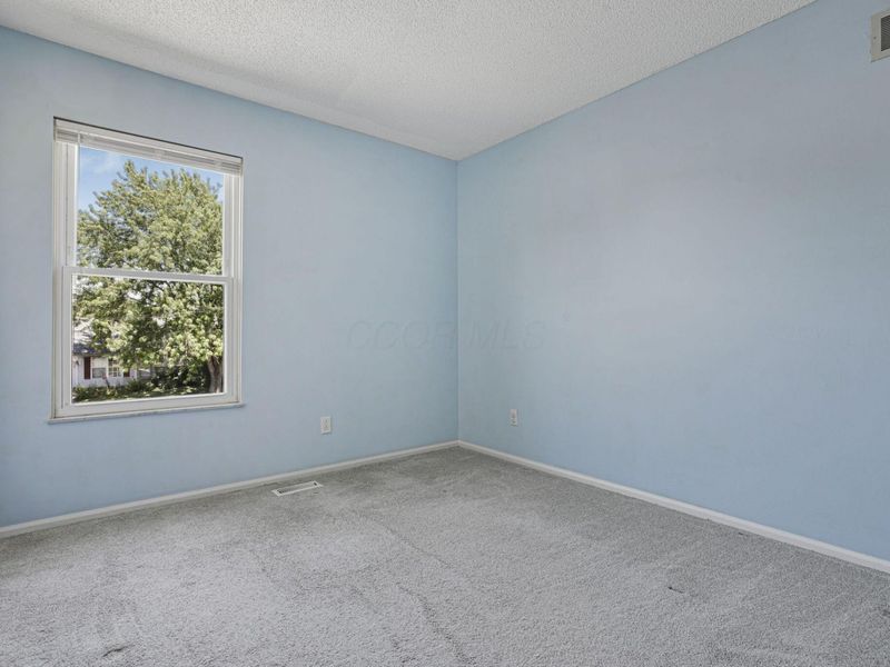 5383 Chaumonte Avenue, Columbus, OH 43232 Photo 27