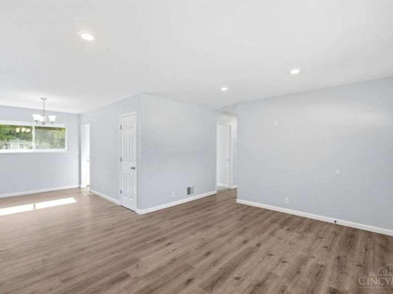 974 Kingston Drive, Hamilton, OH 45013 Photo 9