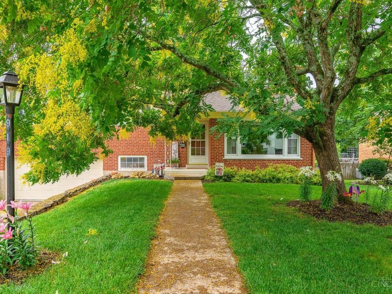 919 Rosetree Lane, Anderson Twp, OH 45230 Photo 2
