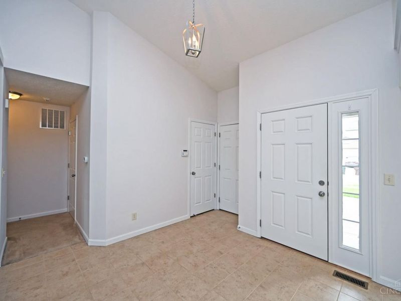 833 Linden Creek, Hamilton Twp, OH 45152 Photo 4