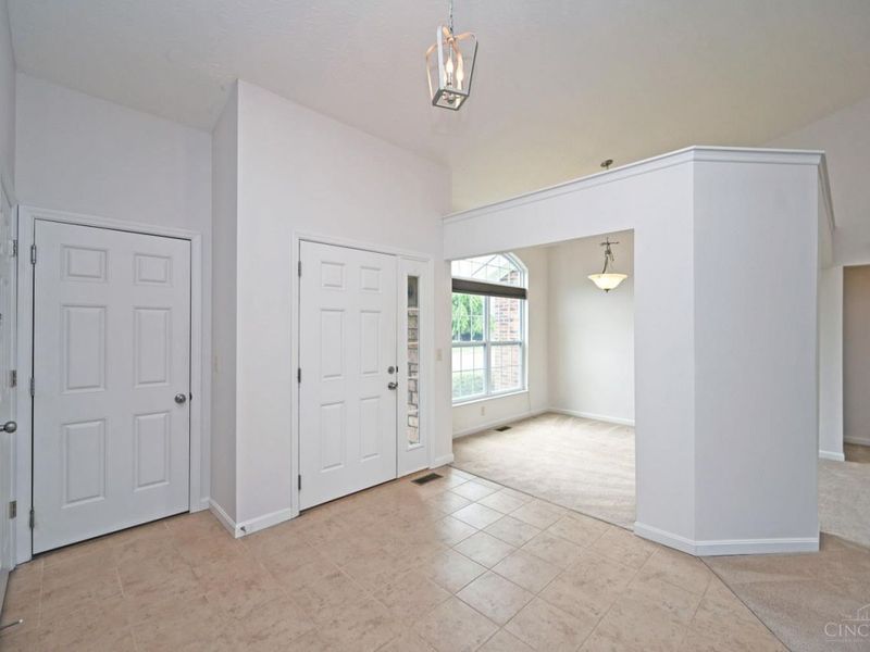 833 Linden Creek, Hamilton Twp, OH 45152 Photo 5