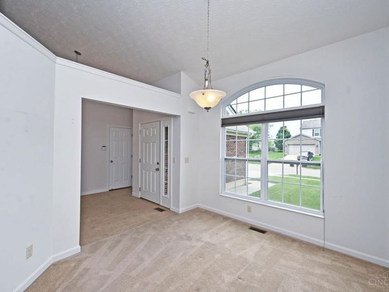 833 Linden Creek, Hamilton Twp, OH 45152 Photo 9