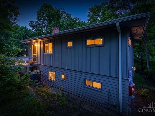 415 W Galbraith Road, Wyoming, OH 45215