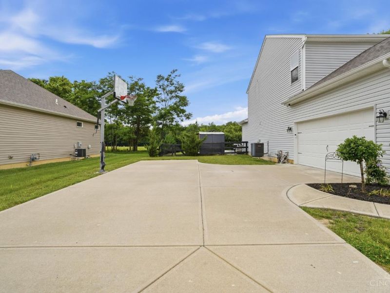 8007 Acorn Trail, Hamilton Twp, OH 45039 Photo 5