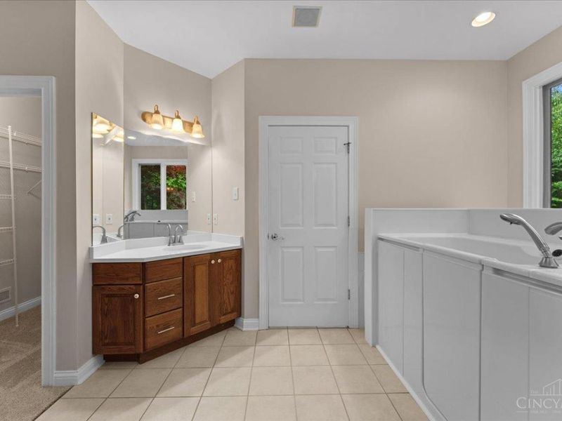 9761 Farmstead Drive, Symmes Township, OH 45140 Photo 19