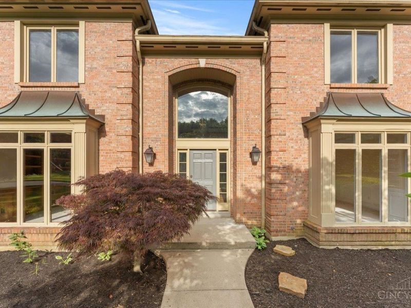 9761 Farmstead Drive, Symmes Township, OH 45140 Photo 2