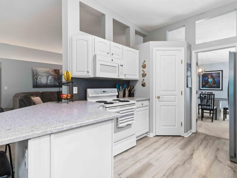 5874 Stonebridge Circle, Miami Twp, OH 45150 Photo 12