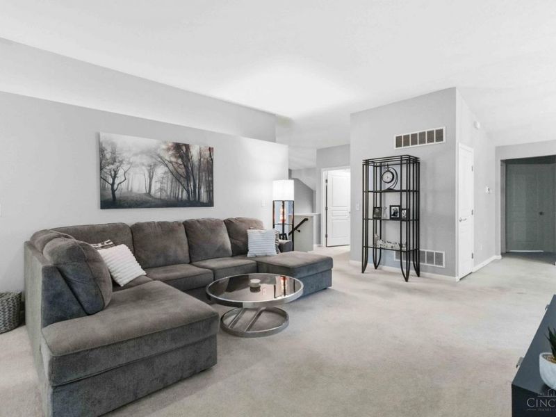 5874 Stonebridge Circle, Miami Twp, OH 45150 Photo 7