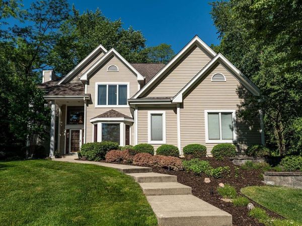 W305N2373 Maple AVENUE, Pewaukee, WI 53072