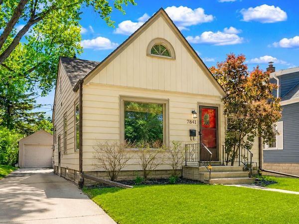 7841 W Lorraine PLACE, Milwaukee, WI 53222