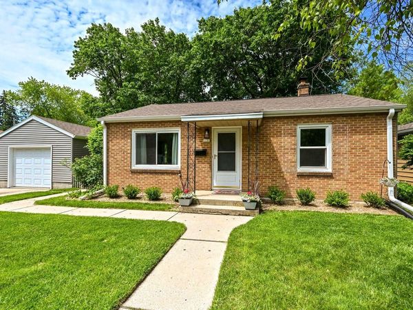 1121 8th AVENUE, Grafton, WI 53024
