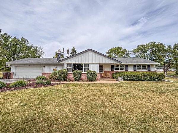 18260 W Willow ROAD, New Berlin, WI 53146