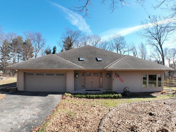 W307N6992 Club CIRCLE E, Hartland, WI 53029