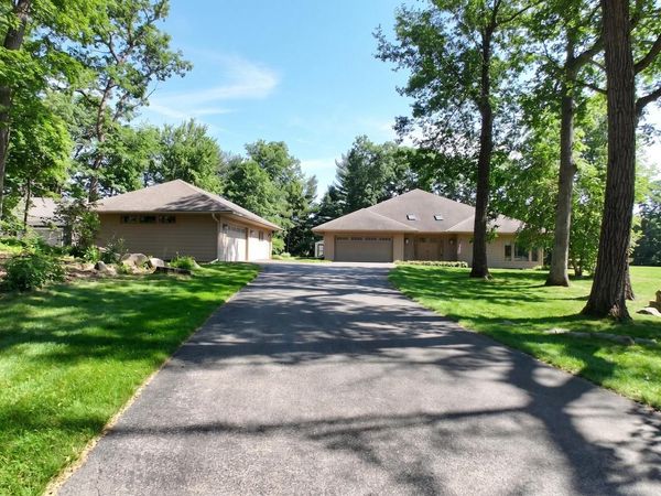 W307N6992 Club CIRCLE E, Hartland, WI 53029