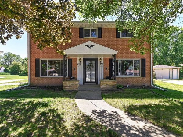 W158N8971 Charles DRIVE, Unit 8973, Menomonee Falls, WI 53051