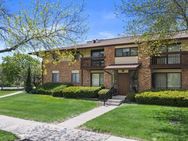 301 Park Hill DRIVE, Unit A, Pewaukee, WI 53072