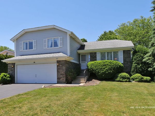 16 S Emerald Avenue , Mundelein, IL 60060