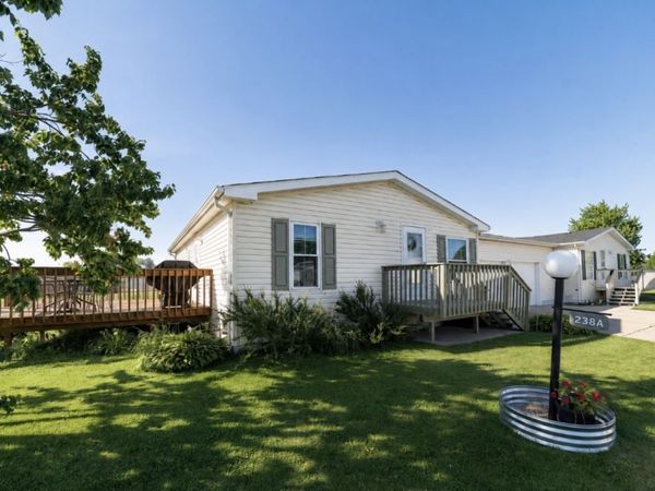 238 Meadowlark Lane , Unit A, Sandwich, IL 60548