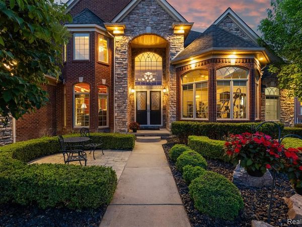 56074 Lario Court, Macomb Twp, MI 48042