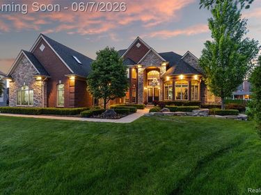 56074 Lario Court, Macomb Twp, MI 48042