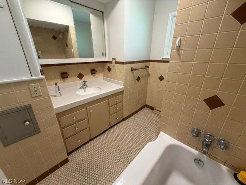 1252 Broadway Avenue, Bedford, OH 44146 Photo 13