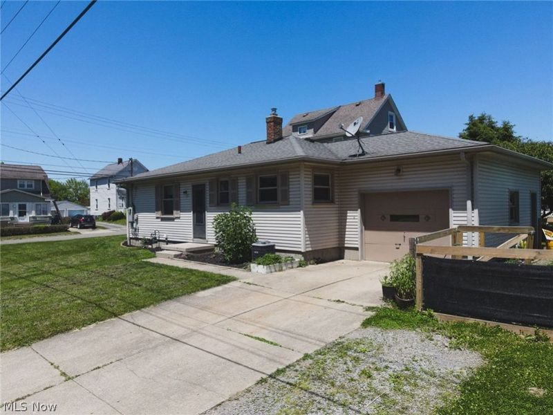 701 Jones Street, Hubbard, OH 44425 Photo 1