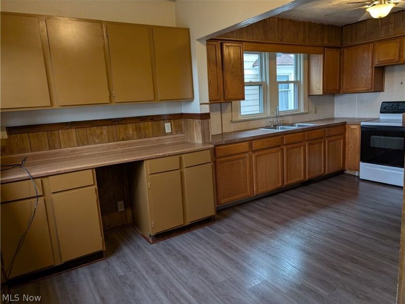 564 Carroll Street , Akron, OH 44304 Photo 3