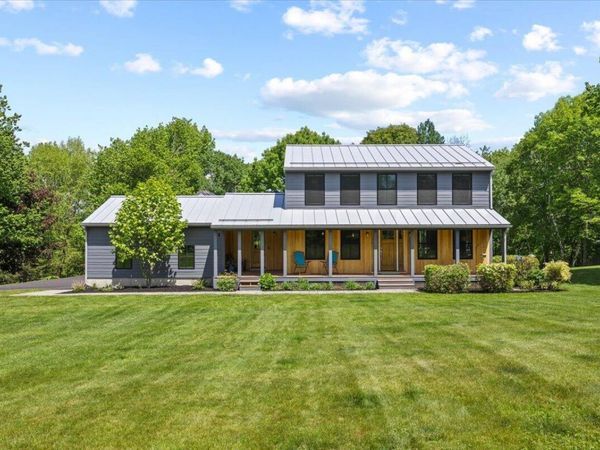 7 Breezy Hill Lane, Falmouth, ME 04105