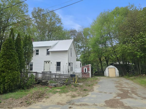 11 Woodland Avenue , Mexico, ME 04257