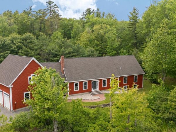 143 Falmouth Road , Falmouth, ME 04105