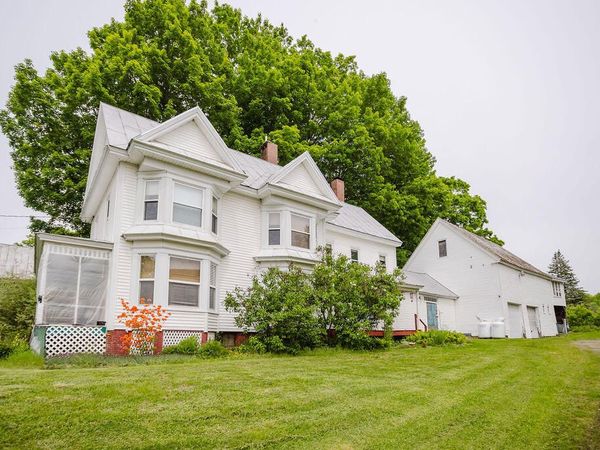 77 Main Street , New Sharon, ME 04955