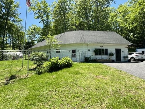 928 Main Street , Wayne, ME 04284