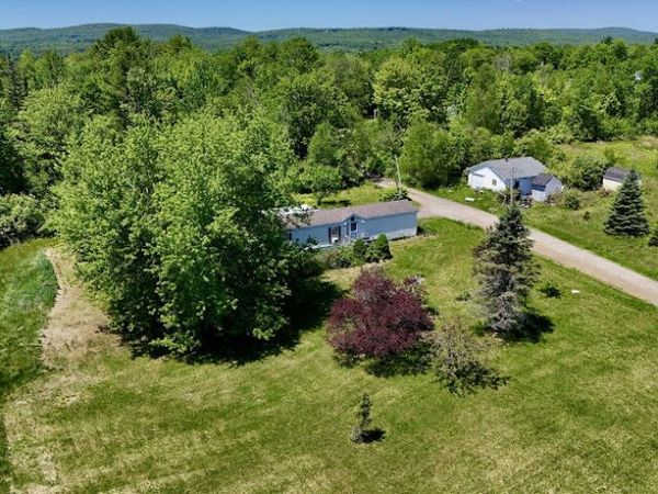 8 Country Lane , Saint Albans, ME 04971