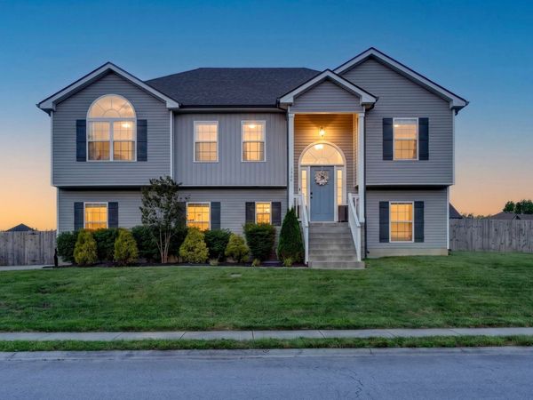 1585 Parkside Dr , Clarksville, TN 37042
