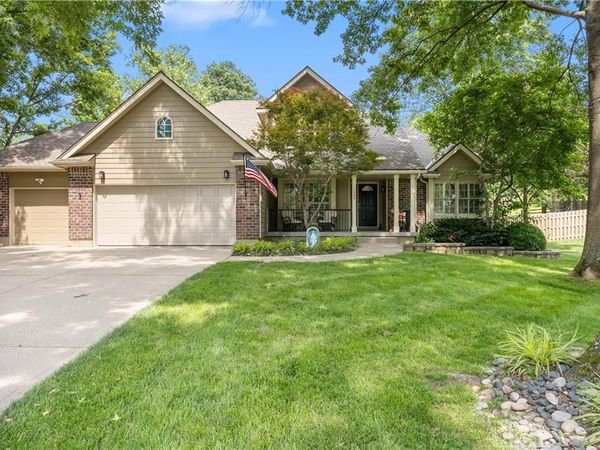 1006 SW 44th Street Drive, Blue Springs, MO 64015