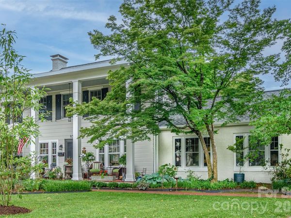832 4th Avenue W, Hendersonville, NC 28739
