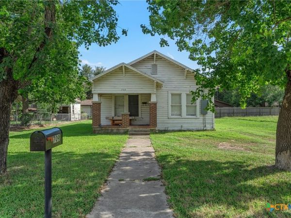 709 E 18th Street , Cameron, TX 76520
