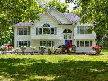 41 W Old Farm Road , Hopewell Junction, NY 12533