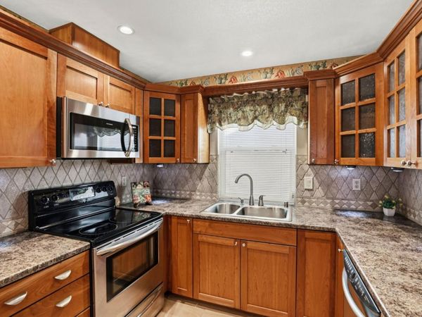 7526 Sunfaire Ln, Sacramento, CA 95828
