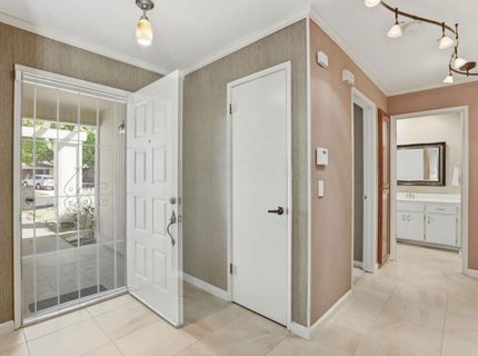 7526 Sunfaire Ln, Sacramento, CA 95828 Photo