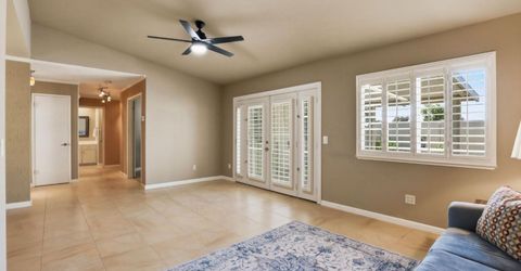 7526 Sunfaire Ln, Sacramento, CA 95828 Photo