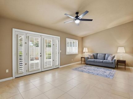 7526 Sunfaire Ln, Sacramento, CA 95828 Photo