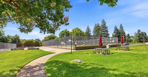 7526 Sunfaire Ln, Sacramento, CA 95828 Photo