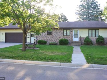 1110 Mcleod Avenue N, Glencoe, MN 55336